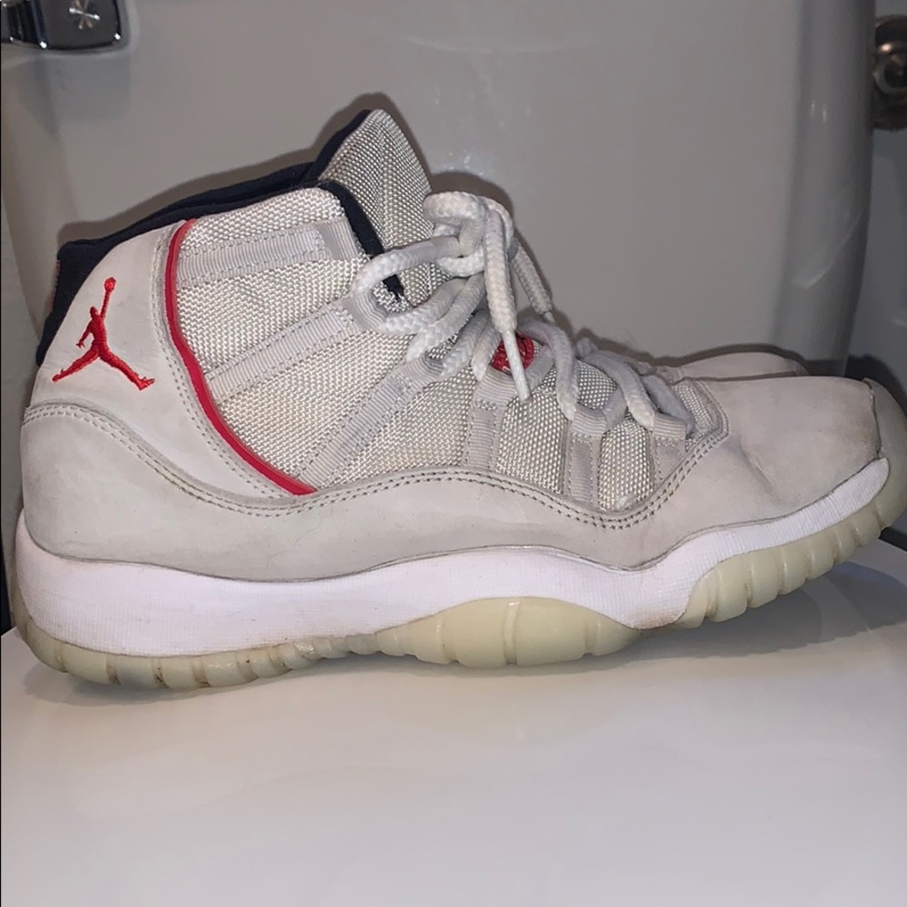 AIR JORDAN 11 RETRO 'PLATINUM TINT